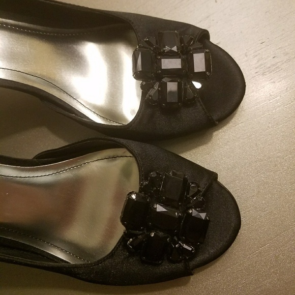 Gorgeous Black Peep-Toe D-Orsay Jeweled Heel - Picture 3 of 5